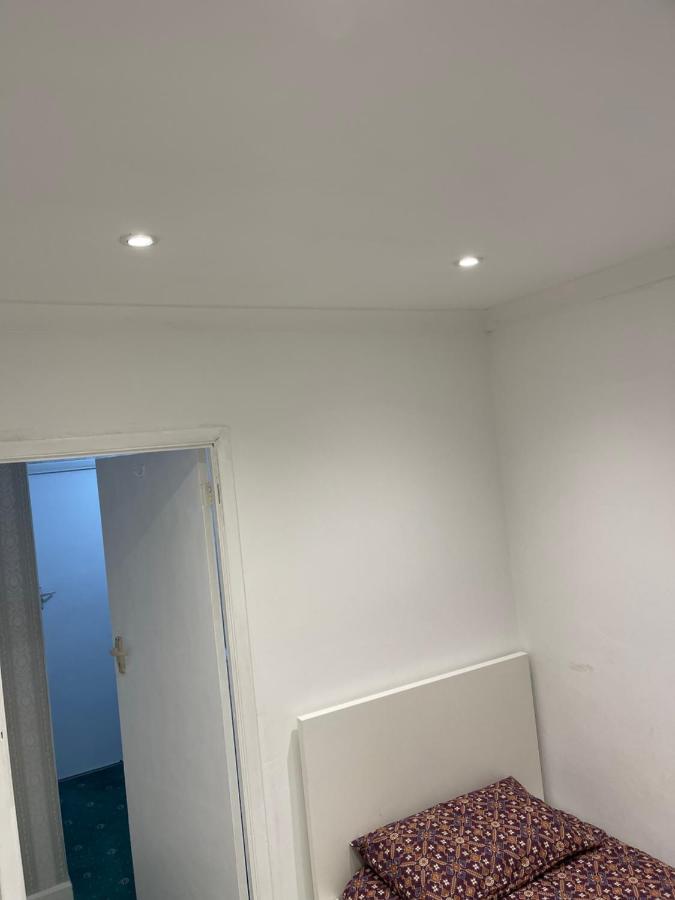 Single Room Canvey Island Exterior photo
